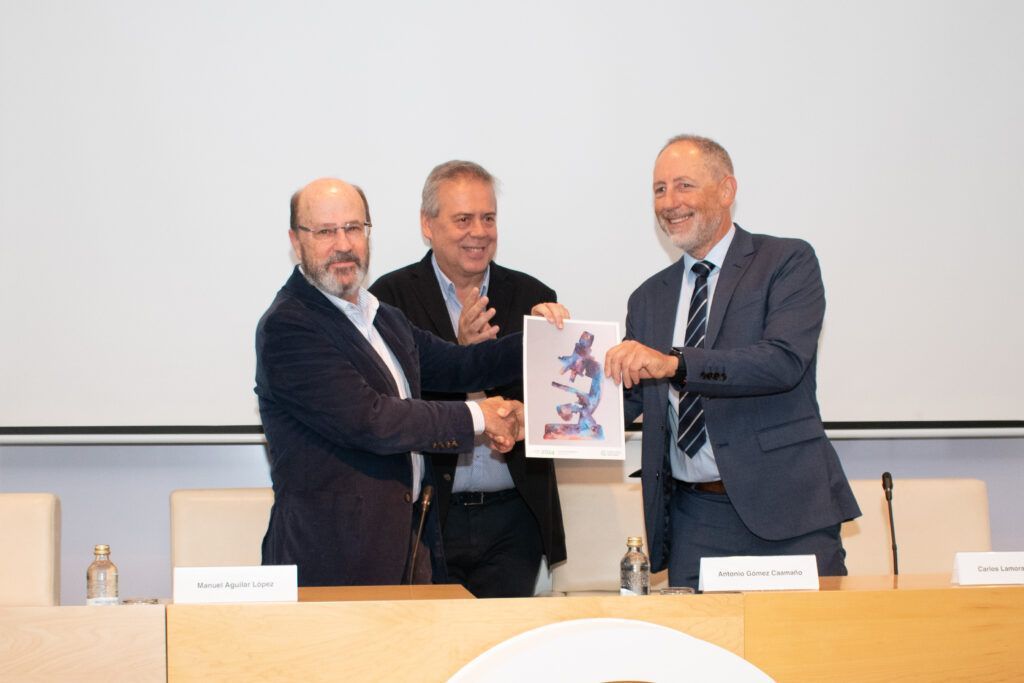 •	El proyecto adjudicado se realiza en colaboración con la UDC y plantea crear una Red de Ejercicio Contra el Cáncer para fomentar la práctica deportiva entre pacientes y sus familiares y la humanización de la atención
